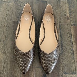𝅺Like NEW Vince Camuto Pointed Toe Flats Rohelia